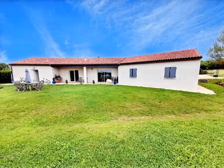 villa contemporaine avec terrain près de beaumontois-en-périgord