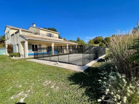 maison spacieuse et moderne avec piscine  proche d'eymet