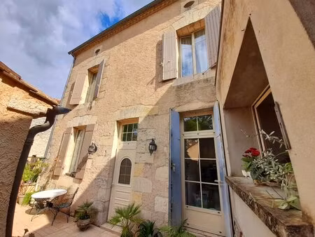 maison de village traditionnelle offrant un grand potentiel