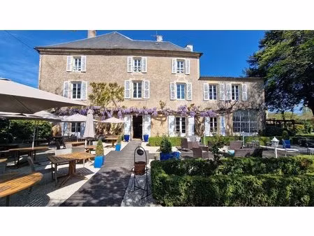 hôtel de charme dans un cadre magnifique au bord de la rivière
