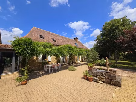 périgourdine rénovée et grande piscine proche bergerac