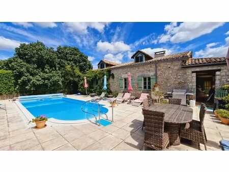 charmante maison de 4 chambres  2 maisons d'amis et une piscine proche d'eymet