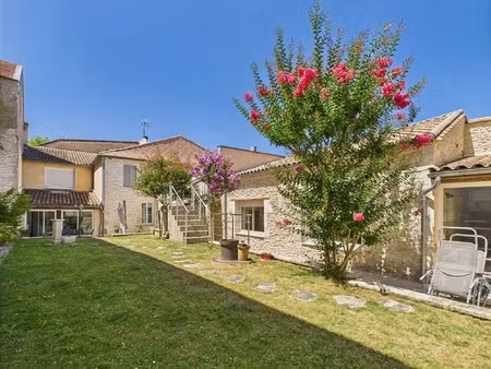 une magnifique grande maison de ville à eymet – idéale pour une chambre d'hôtes