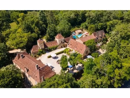 hameau du xviième et xviiième avec piscine et terrain de 9 hectares près de le bugue