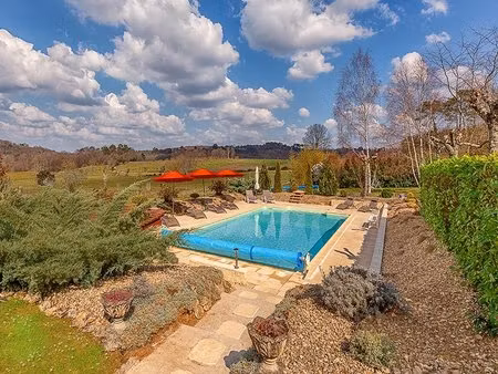 complexe de gîtes idyllique avec 3 maisons  piscine et potentiel de revenu près de st cypr