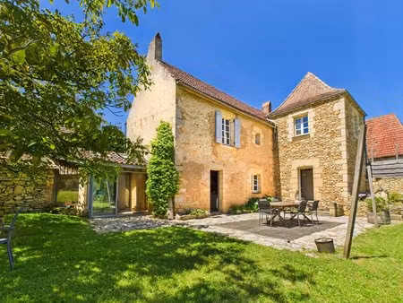 un charmant ensemble de maisons en pierre – une opportunité de vie et d’affaire