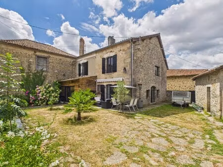 belle maison de village proche commerces