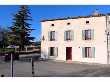 charmante maison en pierre avec piscine à eymet