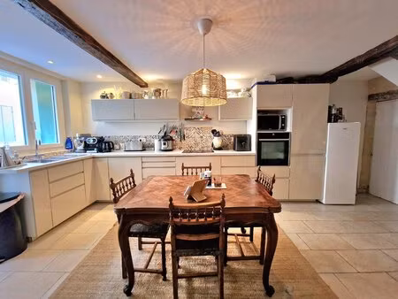 eymet maison de ville avec 3 chambres/2 salles de bain plus un appartement de 1 chambre