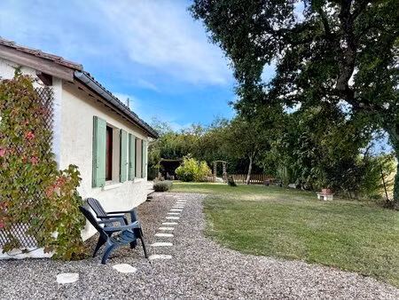 maison de plain-pied 4 chambres avec jardin et piscine dans un cadre tranquille