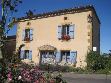 charmante maison en pierre avec vue imprenable au cœur d’une bastide