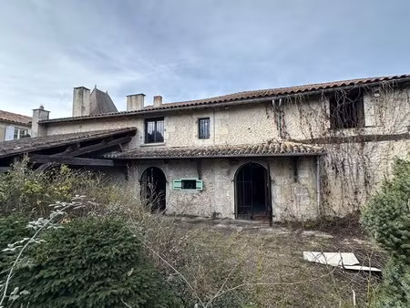 ancien commerce à vendre  avec possibilités de faire des appartements