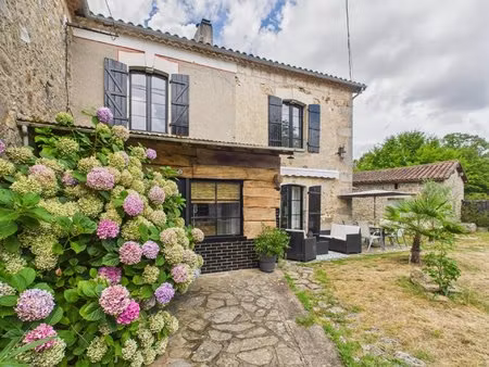 belle maison de village proche commerces