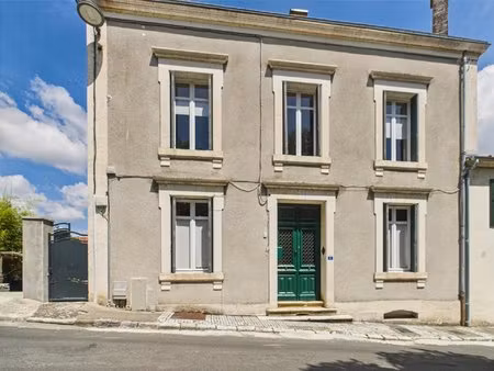 élégante maison de ville à riberac  proche de toutes commodités