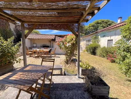 spacieuse maison en pierres proche aubeterre-sur-dronne