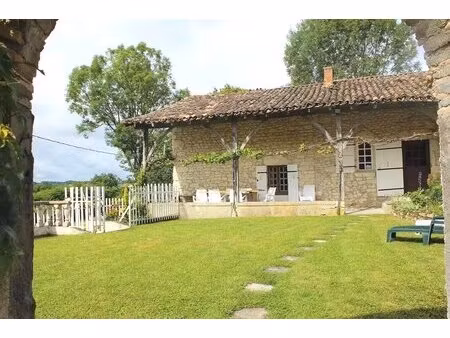 charmante maison avec des éléments de caractère et vue sur la campagne