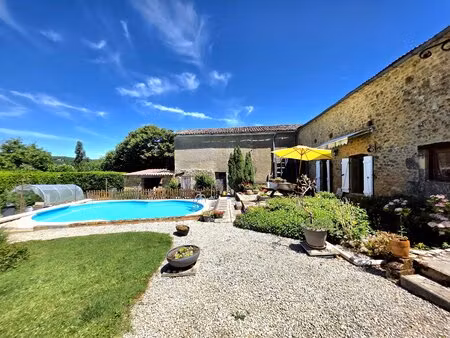 charmante maison en pierre et maison d'amis  avec grande grange et piscine