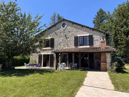 grande maison avec vues sur la nature