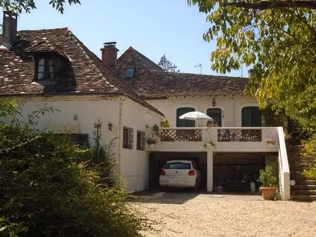 charmant ensemble immobilier situé entre périgueux et libourne – idéal pour gîtes ou résid