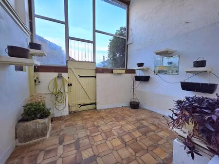 grande maison de village avec 4 chambres et terrasse privée