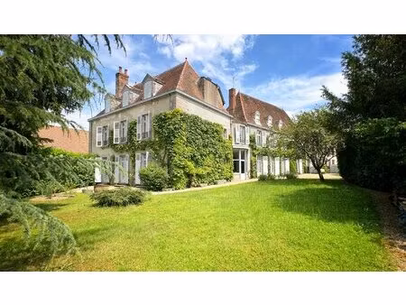 grande maison historique avec un grand potentiel de chambres d'hôtes