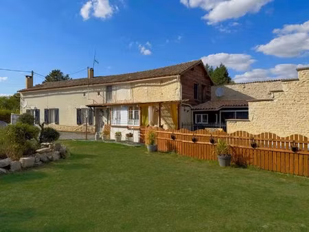 magnifique et spacieuse maison de 4 chambres avec grande grange / atelier