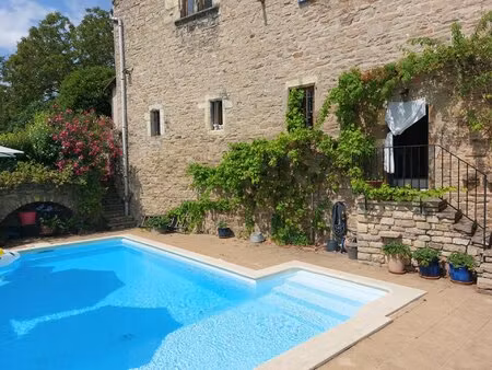 belle propriété en pierre facilement divisible en deux