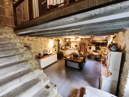 domaine de campagne élégant du xiiie siècle avec bois  camping & dépendances