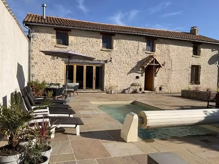 complexe de gîtes parfaitement organisé et bien présenté... prêt à démarrer !