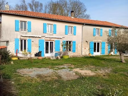 jolie longère charentaise de 5 chambres