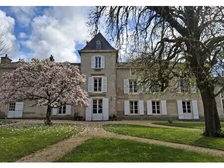 manoir de charme avec terrain et bois privé  proche des commodités et possibilité d'agrand