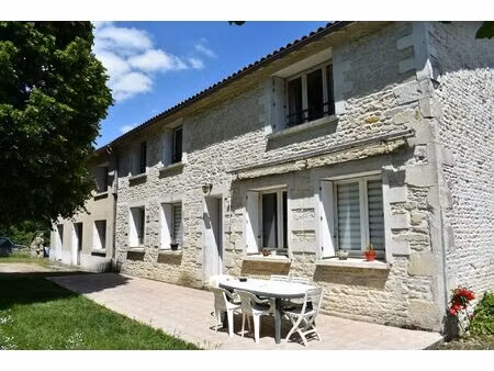 ensemble de deux maisons à 15 minutes de niort !