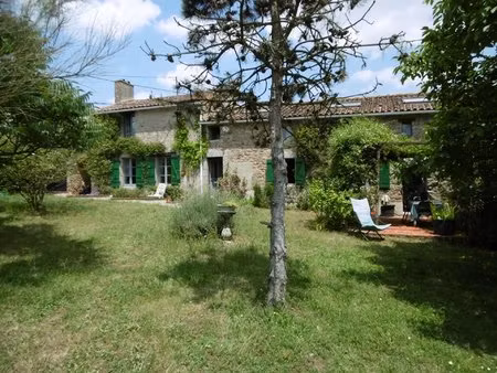 maison de caractère avec piscine et maison d’amis
