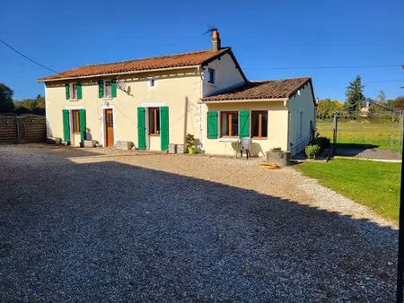 charmante maison de village de 4 chambres avec piscine creusée