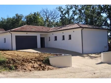 la maison idéale pour une famille — moderne  spacieuse et prête à vivre pas loin de montau