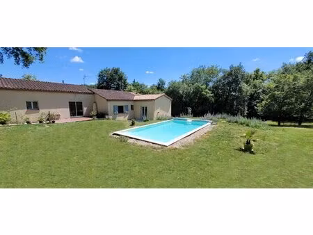 maison contemporaine avec piscine à la campagne