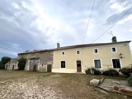 maison de village rénovée avec maison d'amis et dépendances