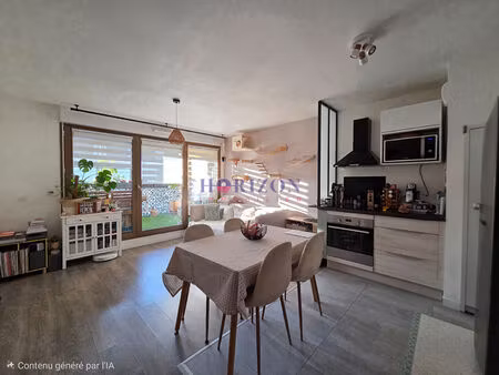 f2 42.81m² + parking + balcon  saint-denis quai de seine