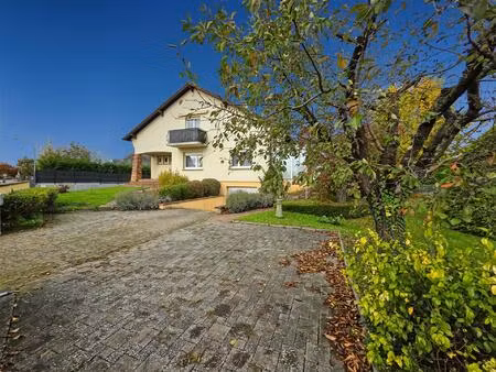 horbourg-wihr - maison de 201m2 bâtie sur une parcelle de 12.50 ares