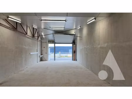 location commerce 1 pièce 94 m² à dole (39100)