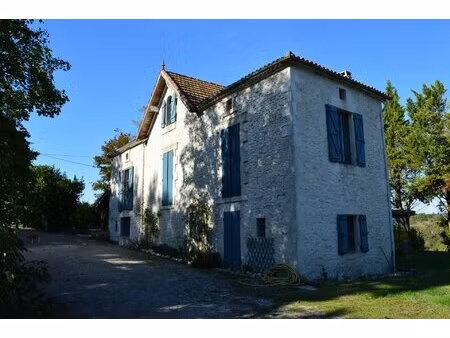 sensation de liberté pour cette magnifique propriété  approprié pour gîte ou auberge.