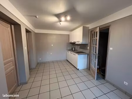 appartement t2- t3 en rez-de-chaussée dans résidence calme  2 chambres  59m2