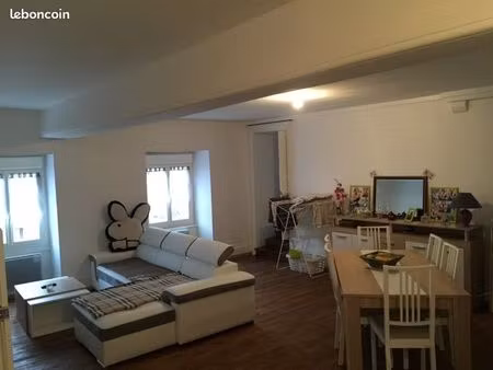 beau t2 au centre du village