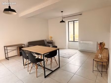 t2 rdc 64m2 avec terrasse et parking