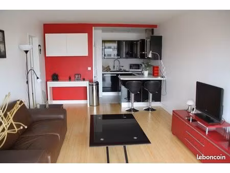 t2 47m² meublé lumineux balcon vue dégagée sur jardin exposé sud ouest bien équipé proche 