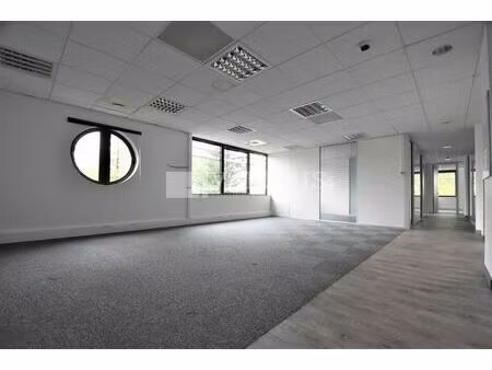 location bureau 970 m² à saint-priest (69800)