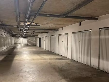 garage fermé en sous-sol à louer