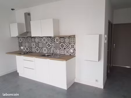 t2 landivisiau centre ville 40 m² 520