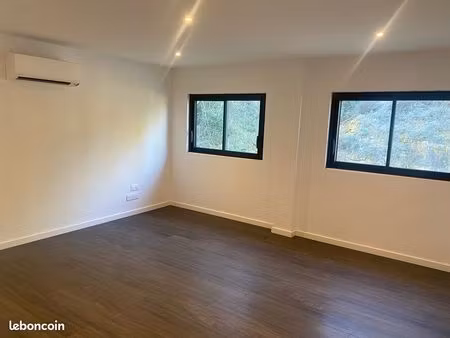 bien atypique en containers – 90 m² – bagnols-sur-cèze (za de berret)