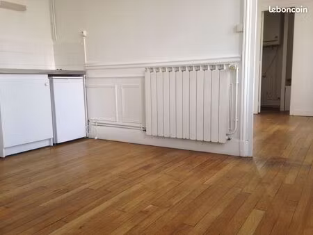 f2 30 m2 limite sainte savine